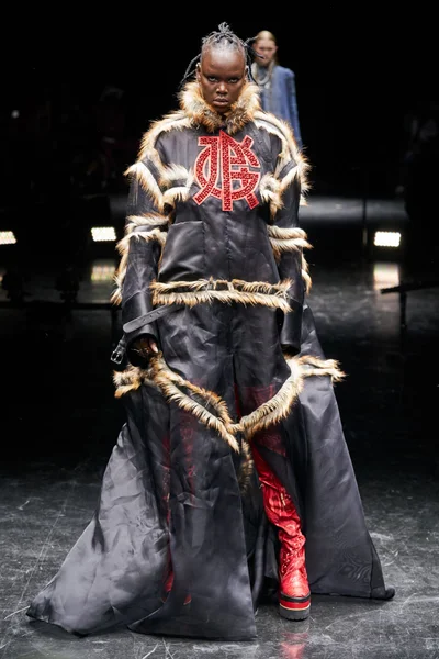 Look 18